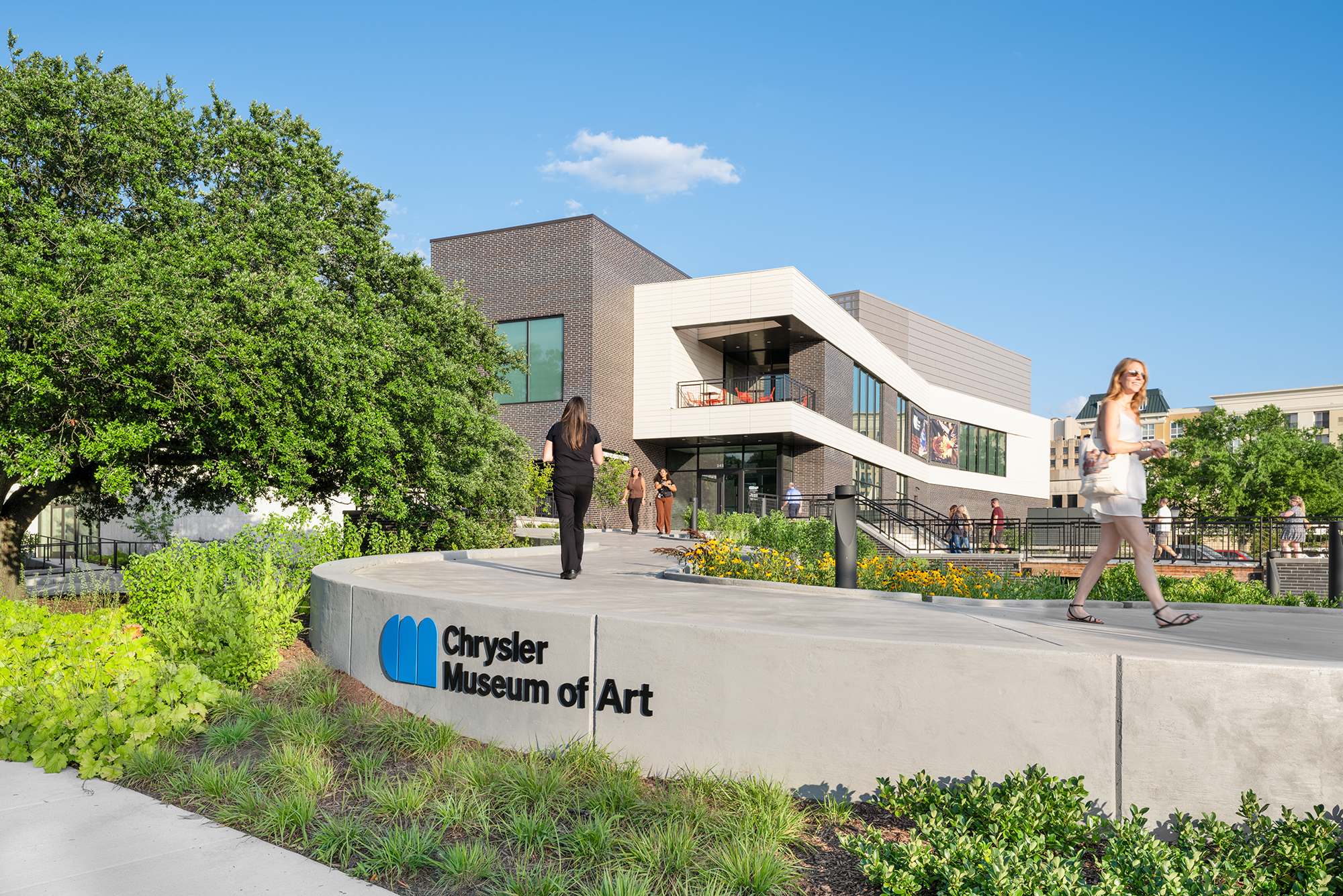 CIVIC ChryslerGlassStudio Exterior GraceStPathLogo Update WDG