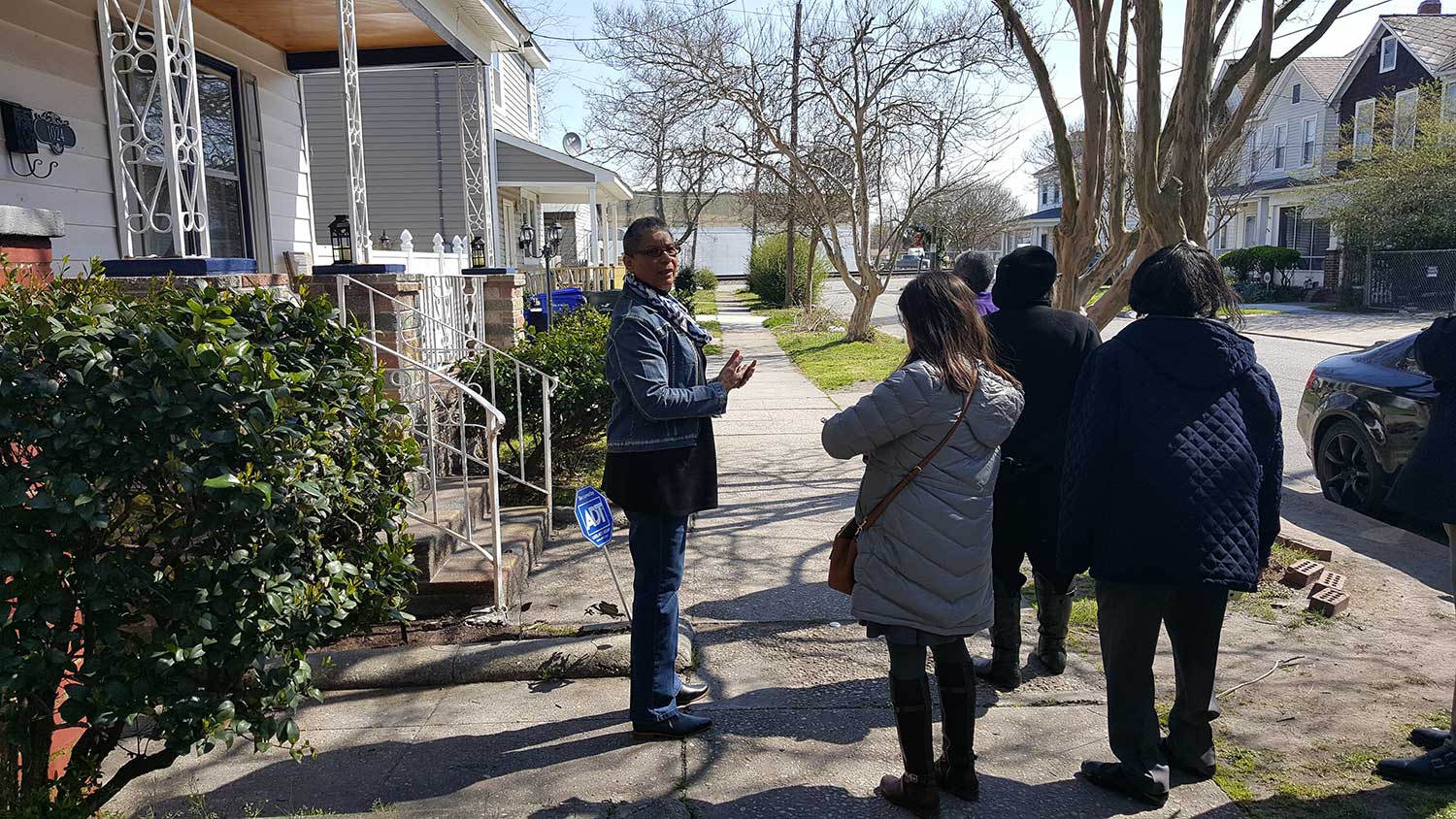 People at OldeHuntersville